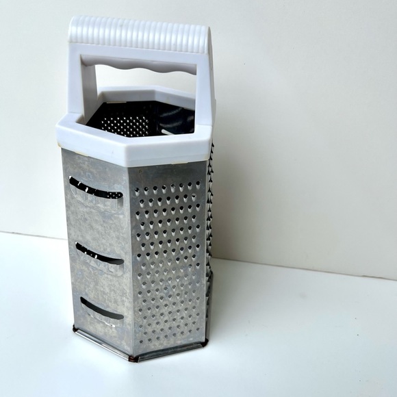 Stainless Steel 6 Sided cheese food Grater, 5.5" x 4.5" x 9.25" - Picture 3 of 4
